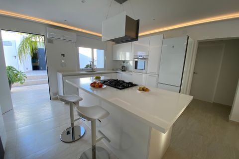 Villa a Marbella, Malaga, Marbella - € 999.950 | Ref: APIA-ROVM-921 - foto 8