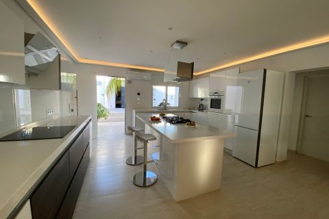 Villa a Marbella, Malaga, Marbella - € 999.950 | Ref: APIA-ROVM-921 - foto 11