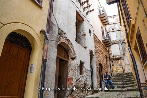 Landejendom i Pollina, Palermo, Pollina - € 30.000 | Ref: Palazzo San Giuliano - foto 1