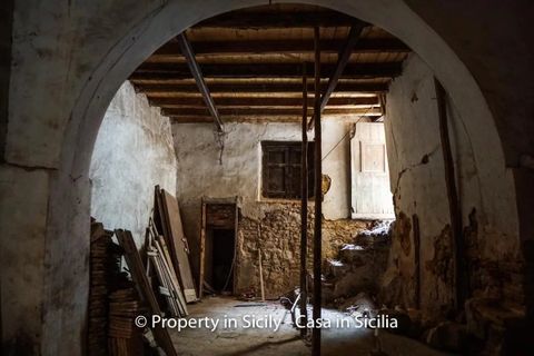 Landejendom i Pollina, Palermo, Pollina - € 30.000 | Ref: Palazzo San Giuliano - foto 2