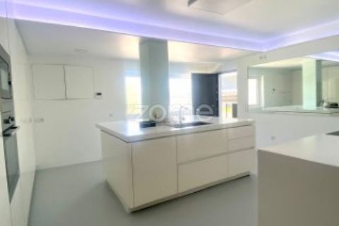 Villa i Cascais, Lisbon, Cascais - € 3.600.000 | Ref: ZMPT552361 - foto 6