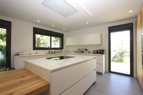 Villa i Marbella, Malaga, Marbella - € 2.750.000 | Ref: MA-MB-R300123S/7965 - foto 12