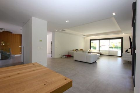 Villa i Marbella, Malaga, Marbella - € 2.750.000 | Ref: MA-MB-R300123S/7965 - foto 14
