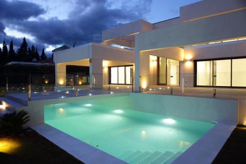 Villa i Marbella, Malaga, Marbella - € 2.750.000 | Ref: MA-MB-R300123S/7965 - foto 44