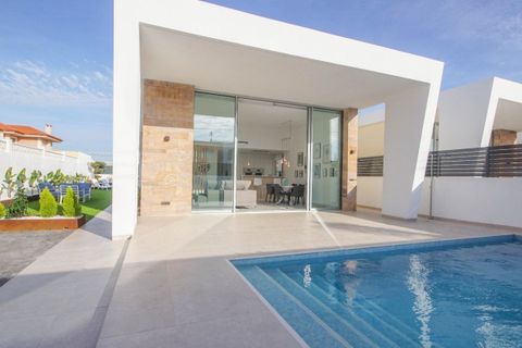 Villa a Torrevieja, Alicante, Torrevieja - € 449.000 | Ref: 1121 - foto 2