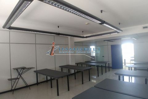 Erhvervsejendom i Vimodrone, Milan, Vimodrone - € 700.000 | Ref: UV591 - foto 1