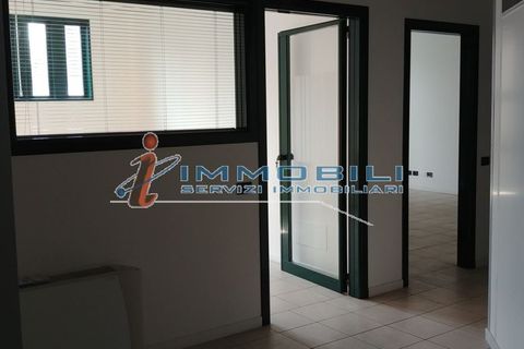 Erhvervsejendom i Concorezzo, Monza and Brianza, Concorezzo - € 290.000 | Ref: UV852 - foto 5