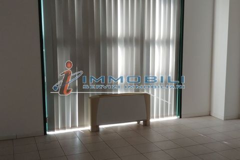 Erhvervsejendom i Concorezzo, Monza and Brianza, Concorezzo - € 290.000 | Ref: UV852 - foto 9