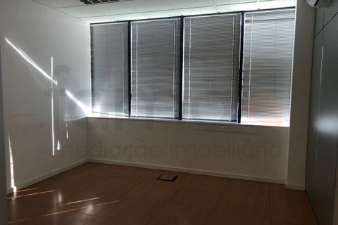 L'establiment comercial a Carnaxide, Lisbon, Carnaxide - € 4.750/mes | Ref: CDCA0101-574 - foto 20