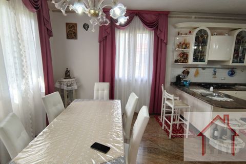 Villa i Arcade, Treviso, Arcade - € 400.000 | Ref: DV55 - foto 13
