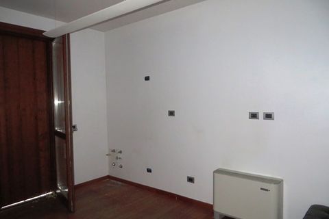 Erhvervsejendom i Parma, Parma, Parma - € 129.999 | Ref: TREV11 - foto 11