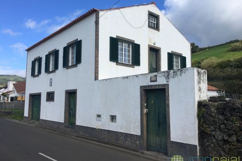 Byhus i Horta, Faial, Horta - € 320.000 | Ref: 801 - foto 1