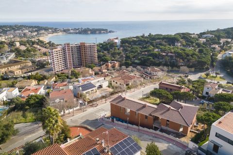 Villa i Sant Pol (Ajuntament La Bisbal), Gerona - foto 1