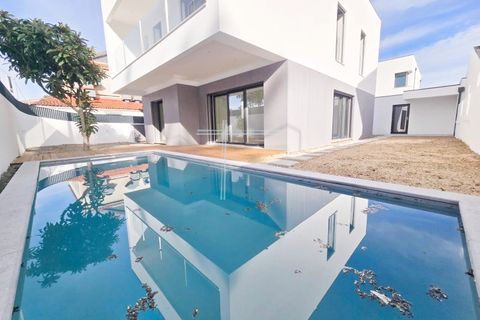 Villa i Almada, Setubal, Almada - € 780.000 | Ref: 15042 - foto 1