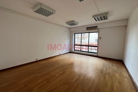 L'establiment comercial a Guarda, Guarda, Guarda - € 600/mes | Ref: OFI_1926 - foto 2