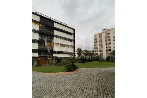 Erhvervsejendom i Carnaxide, Lisbon, Carnaxide - € 250.000 | Ref: W4520 - foto 2
