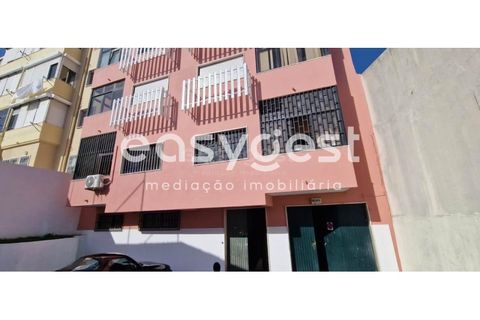 Erhvervsejendom i Amadora, Lisbon, Amadora - € 240.000 | Ref: ST93863EC - foto 1
