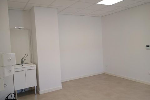 L'establiment comercial a Simandres, Rhone, Simandres - € 4.956/mes | Ref: 6551-00002-00001-00003 - foto 3