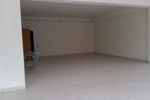 L'establiment comercial a Altopascio, Lucca, Altopascio - € 5.500/mes | Ref: 4992 - foto 2
