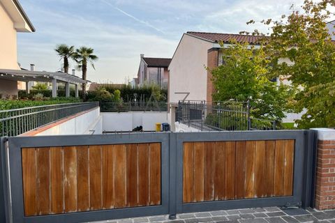 Villa a Castelfranco Veneto, Treviso, Castelfranco Veneto - € 600.000 | Ref: AZ12-24 - foto 7