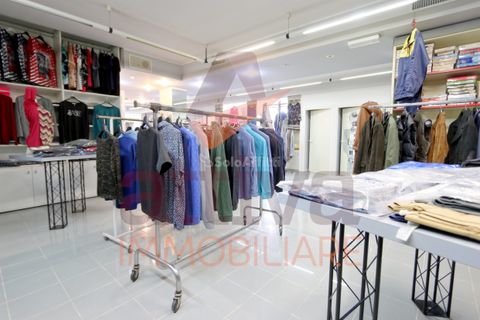 L'establiment comercial a Osimo, Ancona, Osimo - € 1.000/mes | Ref: AOS188 - foto 2