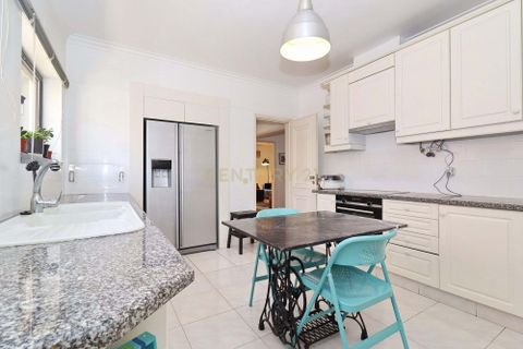 Villa i Oeiras, Lisbon, Oeiras - € 1.700.000 | Ref: C0404-00291 - foto 15