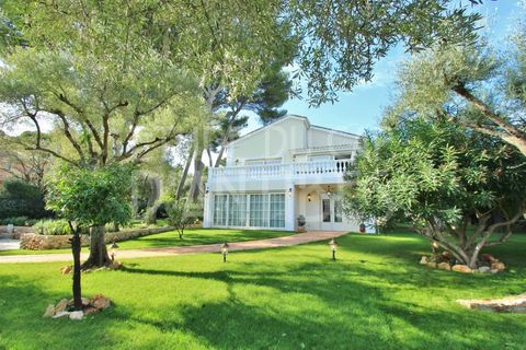 Villa i Antibes, Alpes-Maritimes, Antibes - € 4.950.000 | Ref: 101513 - foto 1