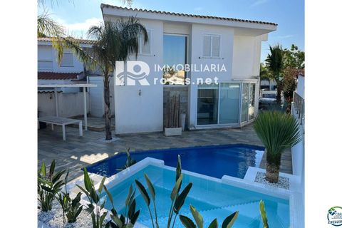 Villa i Empuriabrava, Gerona - foto 1