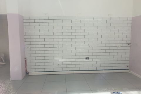 Erhvervsejendom i Modena, Modena, Modena - € 100.000 | Ref: LUF-900 - foto 2