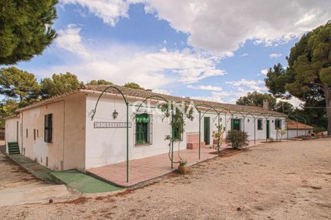 Byhus i Ibi, Alicante, Ibi - € 698.000 | Ref: 472/6818 - foto 1