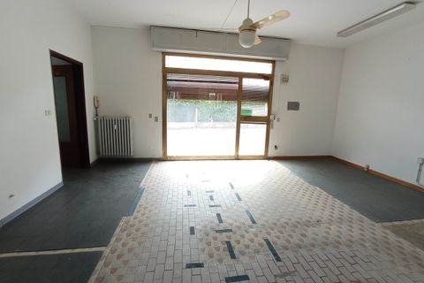 L'establiment comercial a Modena, Modena, Modena - € 900/mes | Ref: 1570 - foto 2