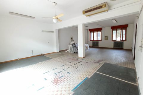 L'establiment comercial a Modena, Modena, Modena - € 900/mes | Ref: 1570 - foto 3