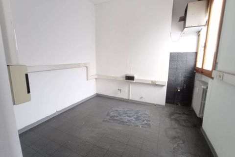 L'establiment comercial a Modena, Modena, Modena - € 900/mes | Ref: 1570 - foto 4