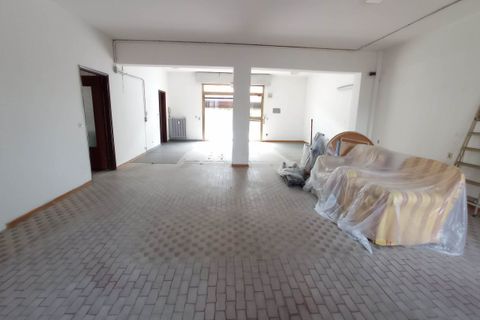 L'establiment comercial a Modena, Modena, Modena - € 900/mes | Ref: 1570 - foto 12