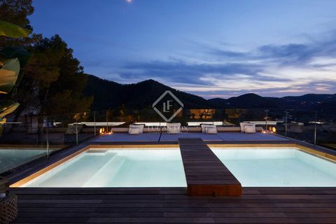 Villa a Playa De Cala Llonga, Ibiza, Playa De Cala Llonga - € 3.200.000 | Ref: IBZ53123 - foto 9