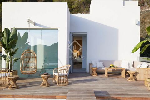 Villa a Playa De Cala Llonga, Ibiza, Playa De Cala Llonga - € 3.200.000 | Ref: IBZ53123 - foto 11