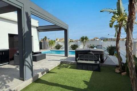 Villa a Denia, Alicante, Denia - € 645.000 | Ref: xbd018745 - foto 2