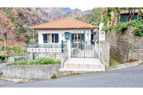 Villa a Camara de Lobos, Madeira, Camara de Lobos - € 400.000 | Ref: DEED/920 - foto 2