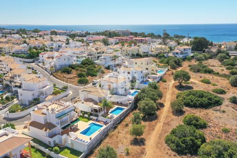 Villa en Albufeira, Faro, Albufeira - € 1.098.000 | Ref: V4-005 - photo 2
