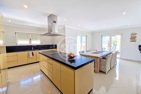 Villa i Albufeira, Faro, Albufeira - € 2.200.000 | Ref: V4-008 - foto 3