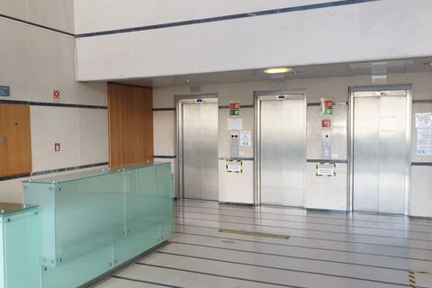 L'establiment comercial a Amadora, Lisbon, Amadora - € 4.631/mes | Ref: 4_1D - foto 10
