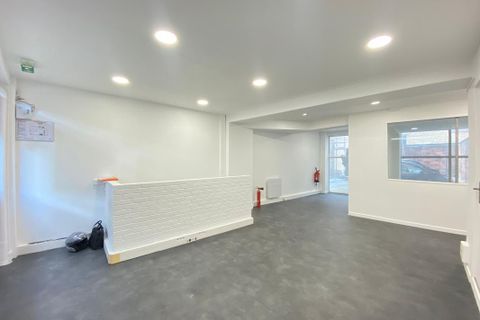 Erhvervsejendom i Clichy, Hauts-de-Seine, Clichy - € 315.000 | Ref: 8HBR-S4G-A6D - foto 4