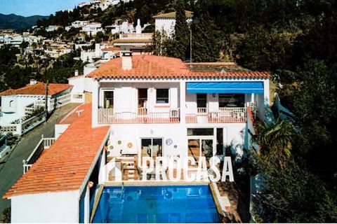 Villa a Roses, Gerona, Roses - € 790.000 | Ref: 3558 - foto 1