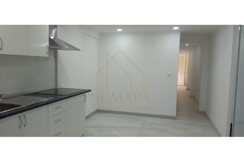 Erhvervsejendom i Corroios, Setubal, Corroios - € 135.000 | Ref: 305.006.007 - foto 1