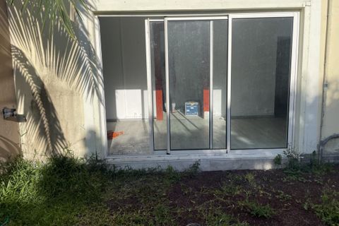 L'establiment comercial a Saint-Andre, La Reunion, Saint-Andre - € 27.600/mes | Ref: LL36 - foto 7