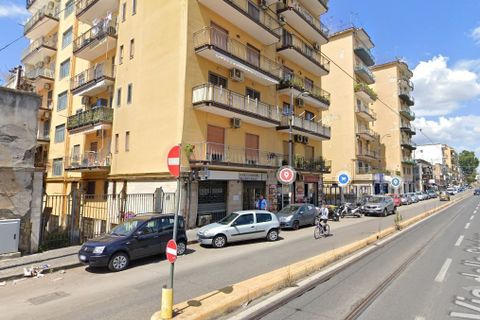 Erhvervsejendom i Naples, Naples, Naples - € 400.000 | Ref: GII-1575 - foto 2