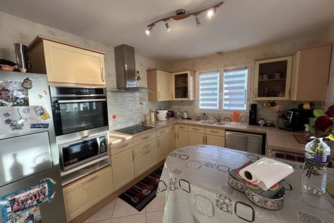Villa i Montguyon, Charente-Maritime, Montguyon - € 298.565 | Ref: BVI74041 - foto 5