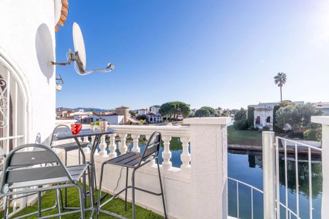 Villa a Empuriabrava, Gerona, Empuriabrava - € 699.000 | Ref: 111829 - foto 2
