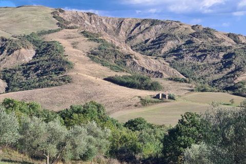 Farm hus i Radicofani, Siena, Radicofani - € 400.000 | Ref: a1190rc39959 - foto 1