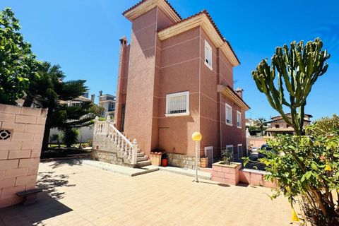 Villa a Torrevieja, Alicante, Torrevieja - € 780.000 | Ref: C2-296/4147 - foto 2